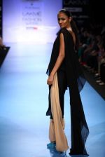 Model walk the ramp for Wendell Rodericks show at Lakme Fashion Week Day 2 on 4th Aug 2012 (24).JPG